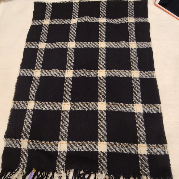 Pretty Persuasions - Picture 3 of 5